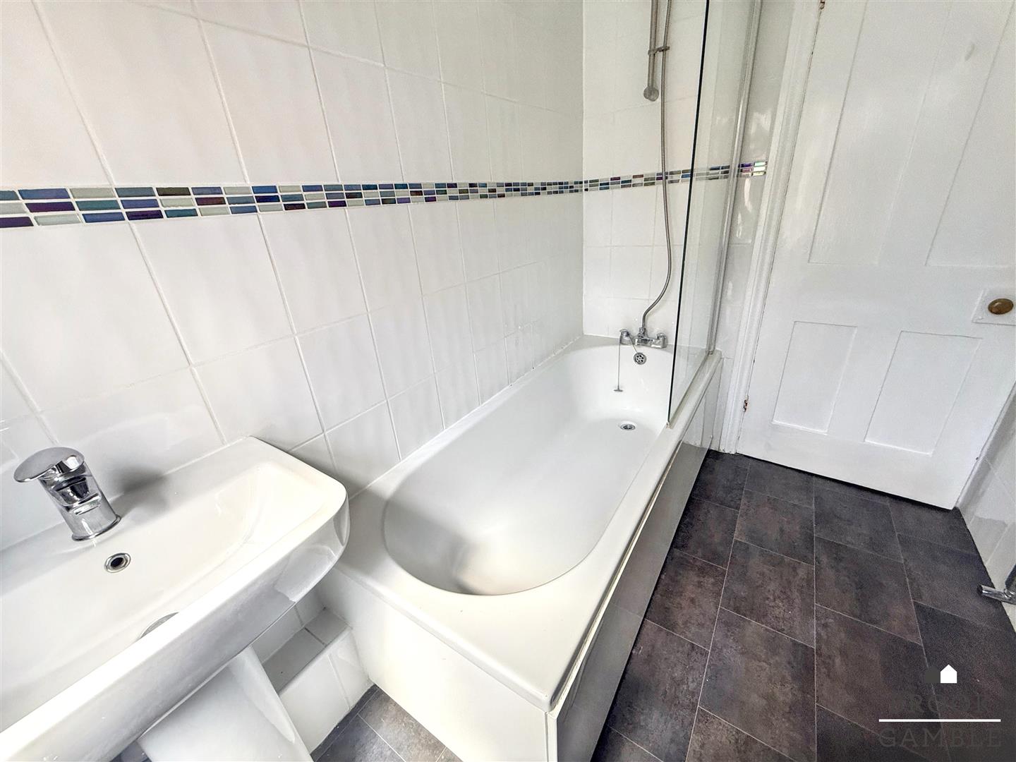 5 Bedroom House. Gore Park Road in Eastbourne, East Sussex 17